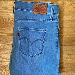Levi’s Women’s 720 High Rise Super Skinny Jeans Size 28US